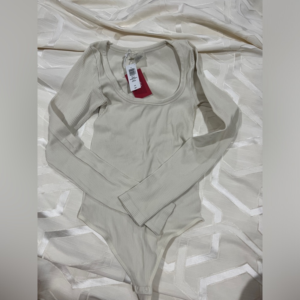 BNWT Sunday Best Aritzia Long Sleeve Body Suit